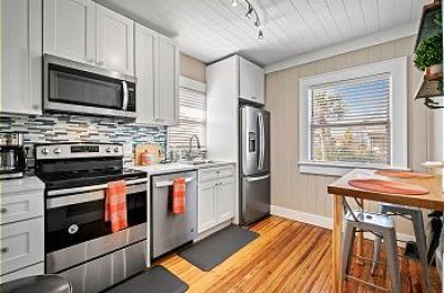 Upper-Level Duplex with Partial Ocean Views 3BR/2BA