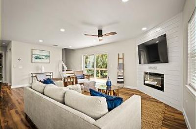 4 Bedroom 4 bath 2 kitchens Ocean View Roof Deck